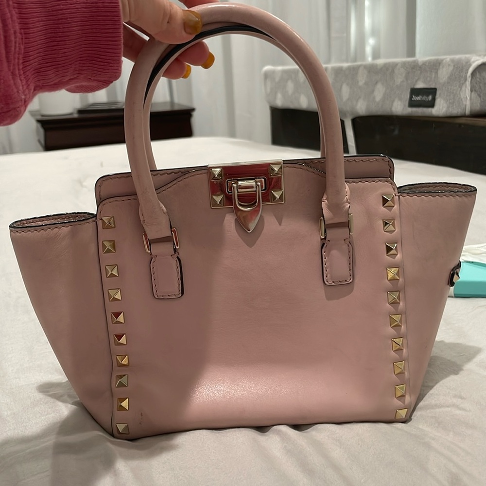 Valentino hand bag in dusty pink - missing a stud